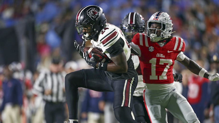 South Carolina Gamecocks defensive back Jalon Kilgore (24) intercepts a pass