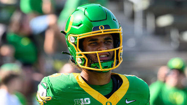 Aug 31, 2024; Eugene, Oregon, USA; Oregon Ducks quarterback Dante Moore (5) during pregame warmups before the game against th