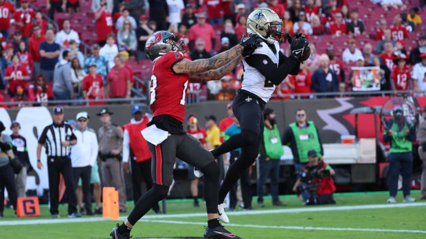 New Orleans Saints cornerback Paulson Adebo (29) intercepted the ball for the 2-point conversion 