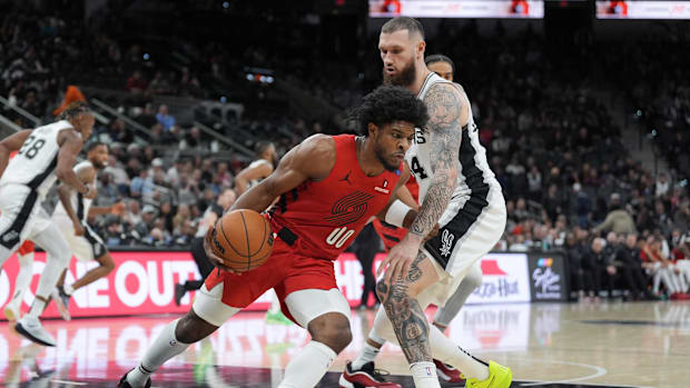 Blazers guard Scoot Henderso