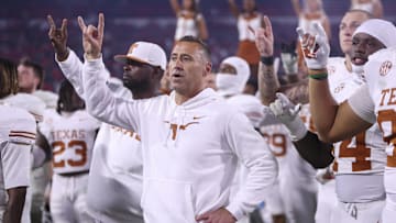 Texas Longhorns head coach Steve Sarkisian and team gesture after the game against the Georgia Bulldogs