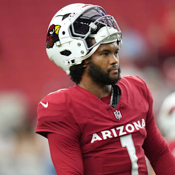Arizona Cardinals quarterback Kyler Murray (1) walks the field before their preseason game against the Kansas City Chiefs at State Farm Stadium on Aug. 9, 2025.