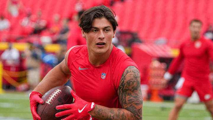 Aug 22, 2024; Kansas City, Missouri, USA; KKansas City Chiefs running back Louis Rees-Zammit (9) warms up against the Chicago Bears prior to a game at GEHA Field at Arrowhead Stadium. Mandatory Credit: Denny Medley-Imagn Images