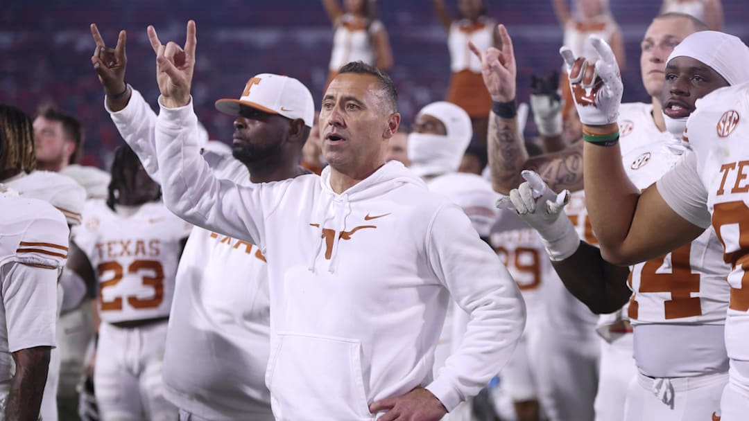 Nov 15, 2025; Athens, Georgia, USA; Texas Longhorns head coach Steve Sarkisian and team gesture after the game against the Georgia Bulldogs at Sanford Stadium. Mandatory Credit: Brett Davis-Imagn Images Nov 15, 2025; Athens, Georgia, USA; Texas Longhorns head coach Steve Sarkisian and team gesture after the game against the Georgia Bulldogs at Sanford Stadium. Mandatory Credit: Brett Davis-Imagn Images