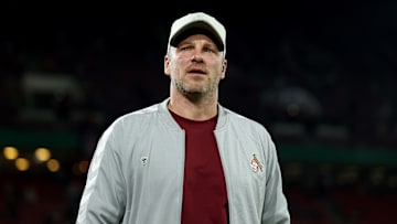 Lukas Kwasniok dachte am Mittwochabend auch an seinen verletzten Abwehrchef Timo Hübers