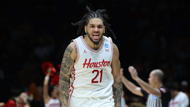 Houston Cougars guard Emanuel Sharp (21) reacts during a game against the Tennessee Volunteers.