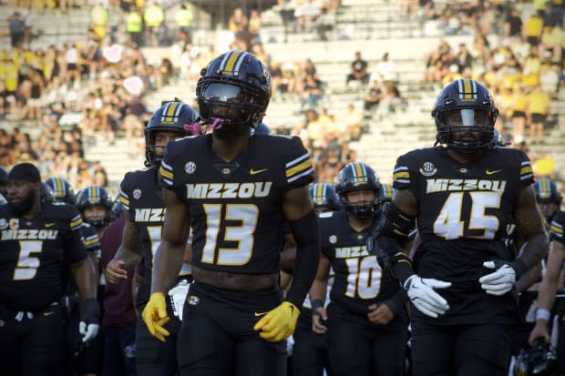 Missouri Tigers defensive back Daylan Carnell leads a group of his teammates back to the locker room prior to facing the Murr