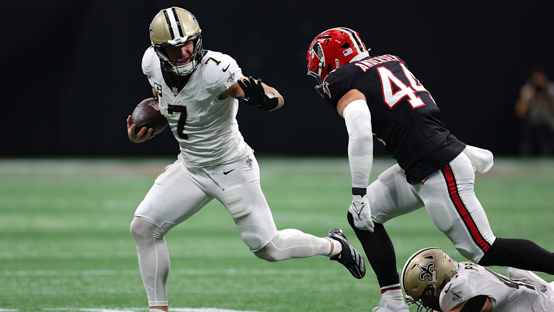 Taysom Hill (7) of the New Orleans Saints runs the ball against the Atlanta Falcons.