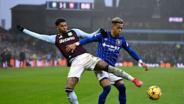 Marcus Rashford (Aston Villa) et Omari Hutchinson (Ipswich Town) ont partagé les points ce samedi