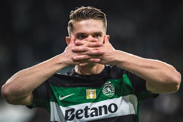 Viktor Gyökeres performing his mask goal celebration.