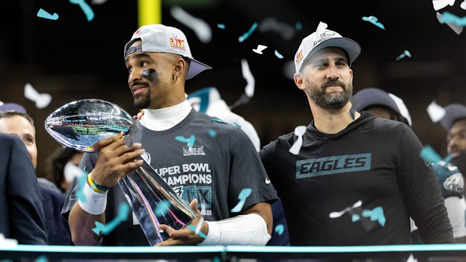 jalen-hurts-nick-sirianni-super-bowl-trophy