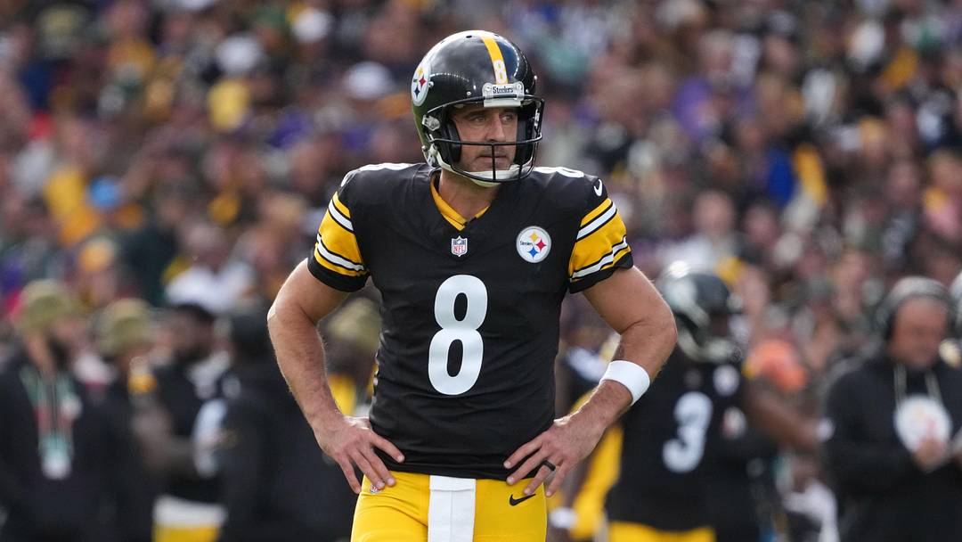 Sep 28, 2025; Dublin, Ireland;xPittsburgh Steelers quarterback Aaron Rodgers (8) reacts in the second half against the Minnesota Vikings during an NFL International Series game at Croke Park. Mandatory Credit: Kirby Lee-Imagn Images