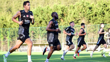 Beşiktaş oyuncuları koşu yapıyor.