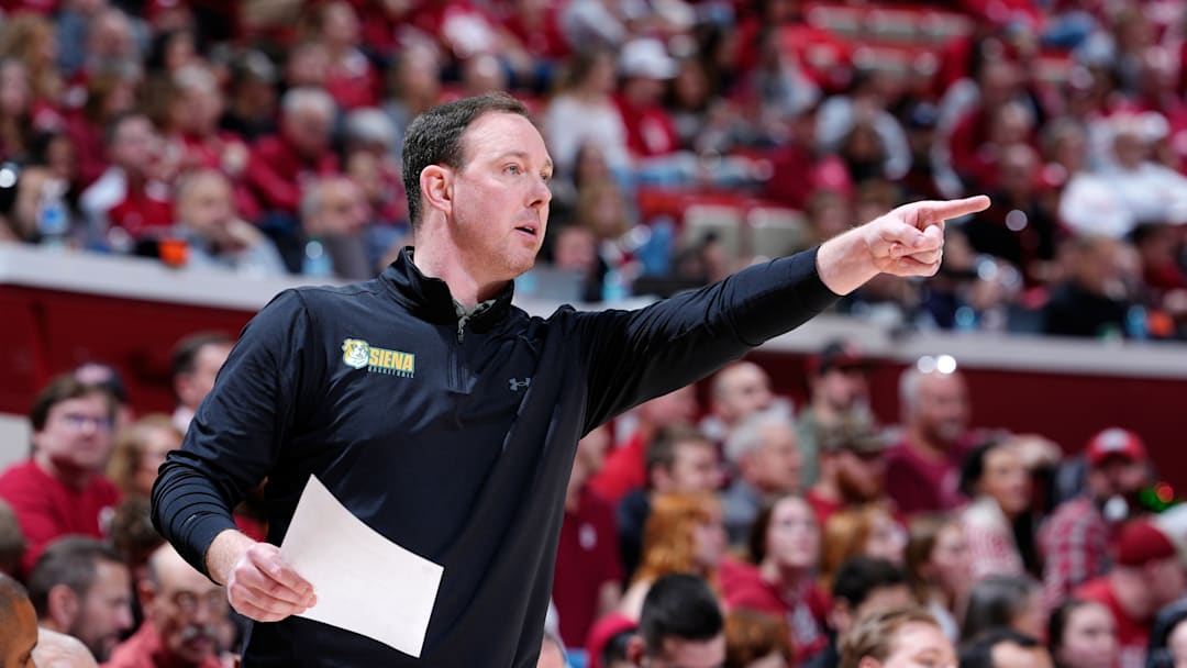 Siena head coach Gerry McNamara