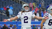 Waves to fans after scoring against the Kansas Jayhawks. Mandatory Credit: Denny Medley-Imagn Images