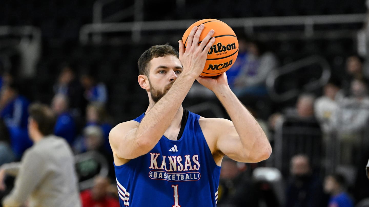 Former Teammate of Ex-Kansas Star Hunter Dickinson Tragically Passes Away
