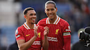 Alexander-Arnold e Van Dijk estão entre as estrelas do Liverpool