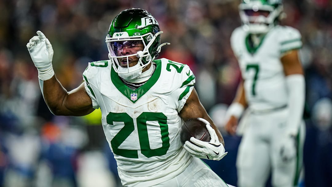 Nov 13, 2025; Foxborough, Massachusetts, USA; New York Jets running back Breece Hall (20) runs the ball against the New England Patriots in the third quarter at Gillette Stadium. Mandatory Credit: David Butler II-Imagn Images