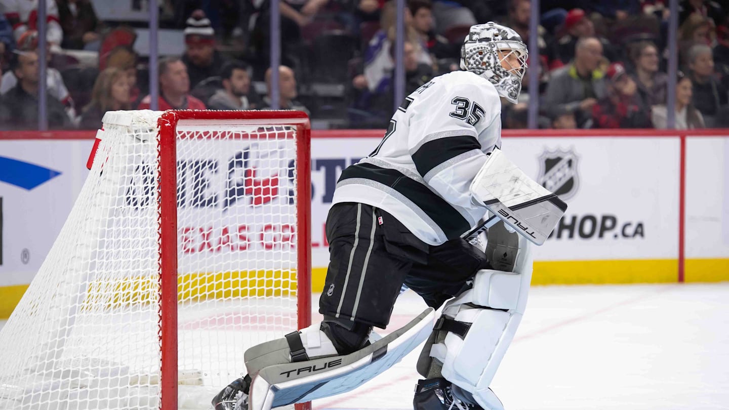 Los Angeles Kings Lose Starting Goalie to Injury