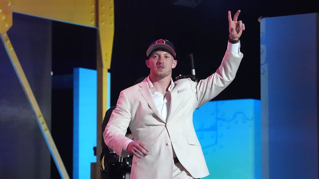 Apr 23, 2026; Pittsburgh, PA, USA; Oregon Ducks defensive back Dillon Thieneman is selected by the Chicago Bears as the number 25 pick during the 2026 NFL Draft at Acrisure Stadium. Mandatory Credit: Kirby Lee-Imagn Images