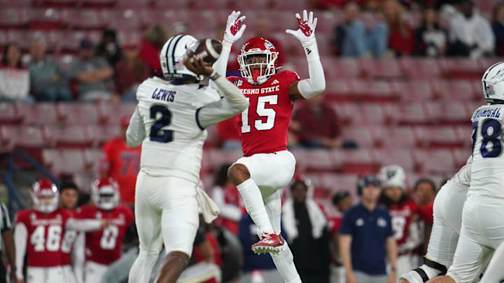 Syracuse football on Sunday was set to host 4-star transfer defensive back Julian Neal on an official visit, per a report.