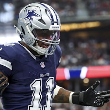  Dallas Cowboys linebacker Micah Parsons celebrates after a sack during the first quarter against the Washington Commanders at AT&T Stadium. 