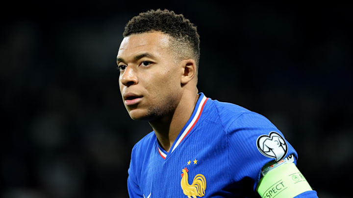 La sortie des nouveaux maillots de l'équipe de France, c'est pour bientôt ! La sortie des nouveaux maillots de l'équipe de France, c'est pour bientôt !