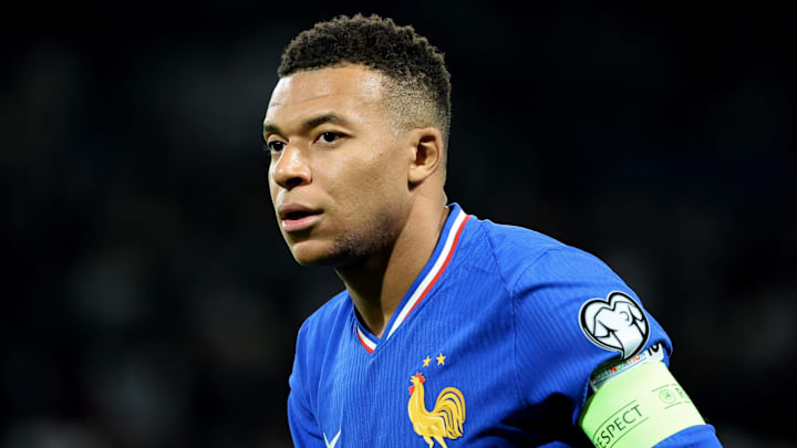 Kylian Mbappé n'a pas fait le déplacement à Bakou. Kylian Mbappé n'a pas fait le déplacement à Bakou.