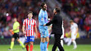 Thibaut Courtois und Diego Simeone am Sonntagabend
