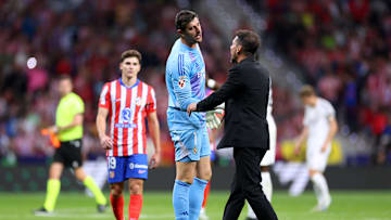 Thibaut Courtois und Diego Simeone am Sonntagabend