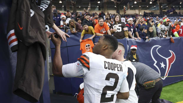 Cleveland Browns wide receiver Amari Cooper (2) signs autographs for fans