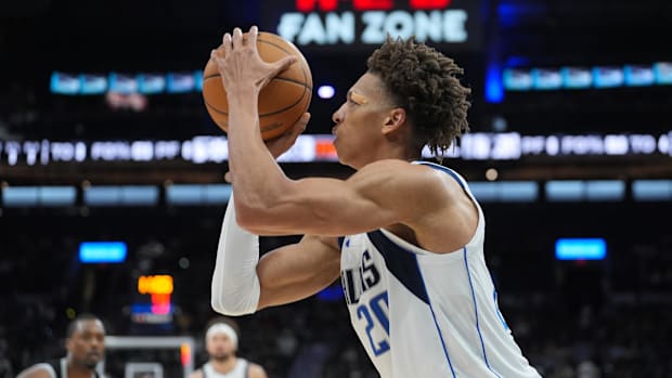 Dallas Mavericks forward Kessler Edwards
