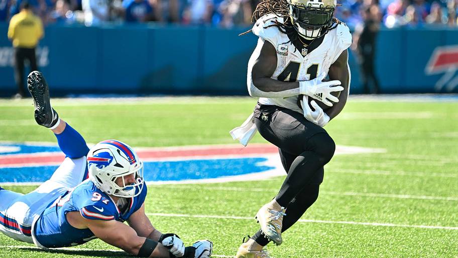 Alvin Kamara escapes a diving Bills defender.