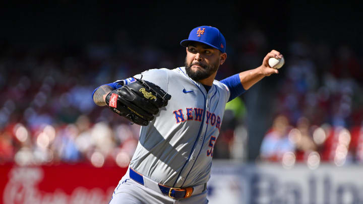 Aug 5, 2024; St. Louis, Missouri, USA;  New York Mets starting pitcher Sean Manaea (59) pitches against the St. Louis Cardinals during the second inning at Busch Stadium.