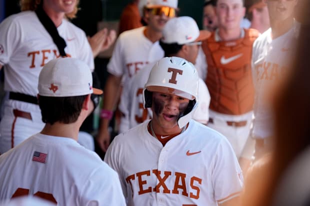 Texas Longhorns infielder Ethan Mendoz