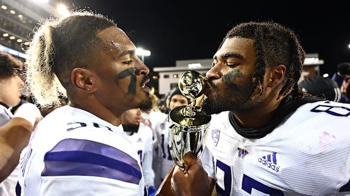 Zion Tupuola-Fetui and Devin Culp share a 2022 Apple Cup moment.