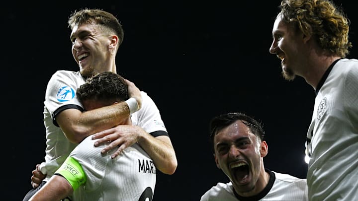 Die Jungs der U21 freuen sich bestimmt auf die Prämien bei der U21-EM. Die Jungs der U21 freuen sich bestimmt auf die Prämien bei der U21-EM.
