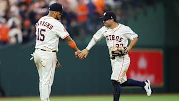Altuve recibió el apoyo de sus compañeros en su primer juego como jardinero 