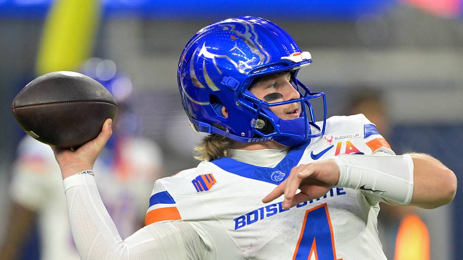 Boise State Broncos quarterback Maddux Madsen warms up prior to the LA Bowl.
