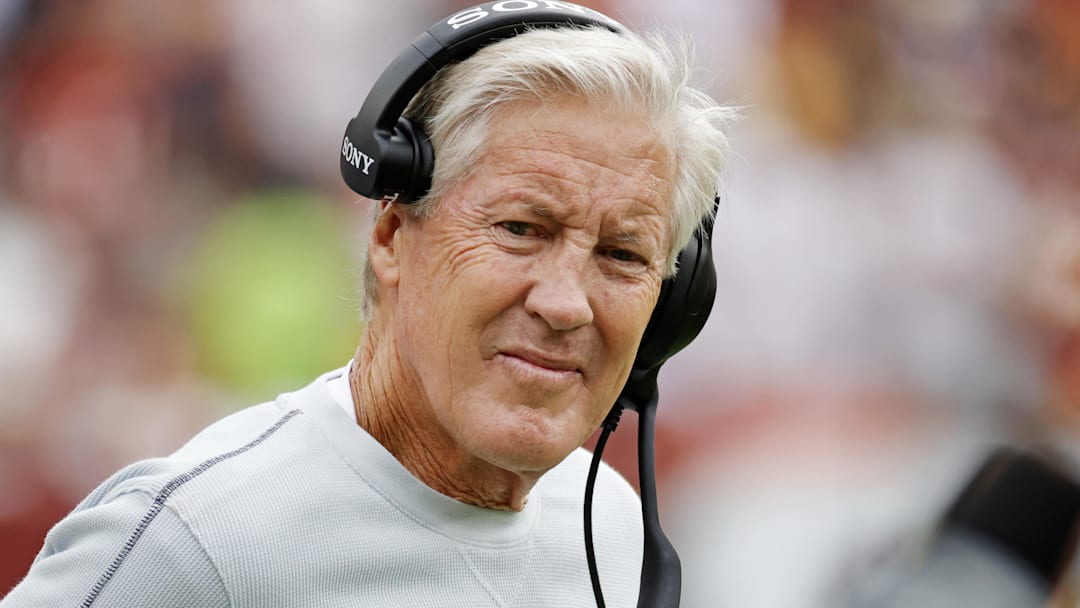 Sep 21, 2025; Landover, Maryland, USA; The Las Vegas Raiders head coach Pete Carroll looks on from the sidelines during the first half against the Washington Commanders at Northwest Stadium. Mandatory Credit: Amber Searls-Imagn Images Sep 21, 2025; Landover, Maryland, USA; The Las Vegas Raiders head coach Pete Carroll looks on from the sidelines during the first half against the Washington Commanders at Northwest Stadium. Mandatory Credit: Amber Searls-Imagn Images