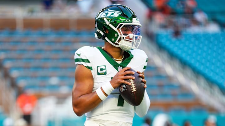 NY Jets quarterback Justin Fields