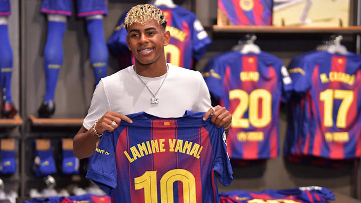 Lamine Yamal portera le numéro 10 au Barça la saison prochaine. Lamine Yamal portera le numéro 10 au Barça la saison prochaine.