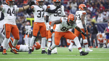 Cleveland Browns defensive end Alex Wright