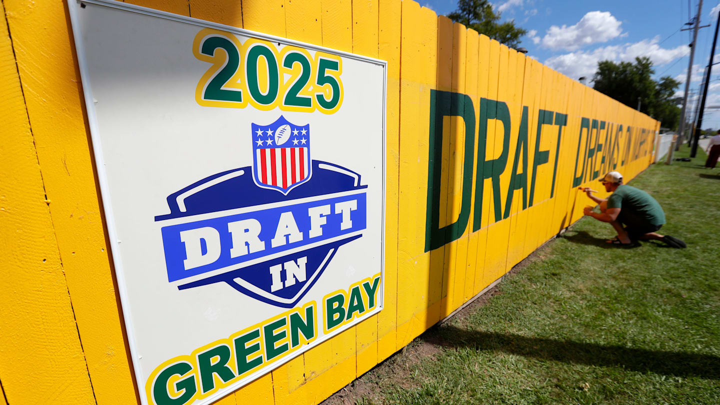 Giants Slip in 2025 Draft Order News Briefs