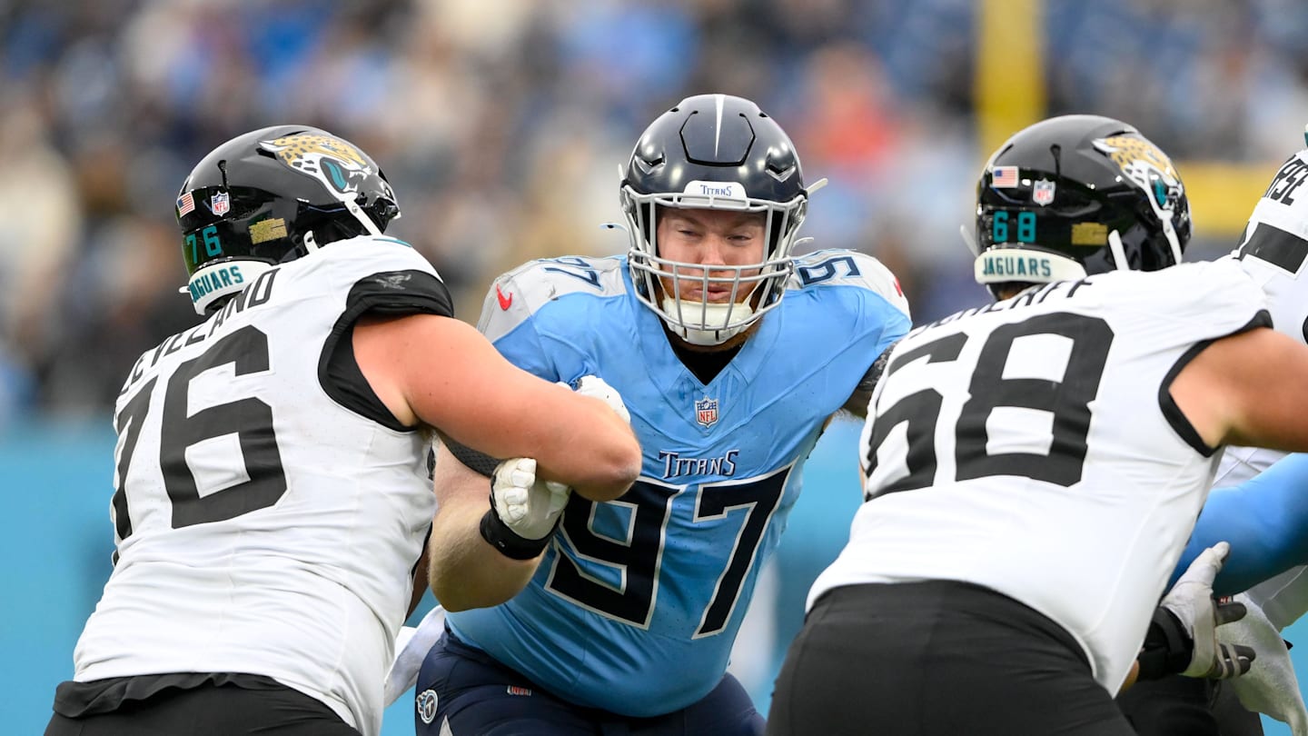 Titans Re-Sign Defensive Tackle James Lynch