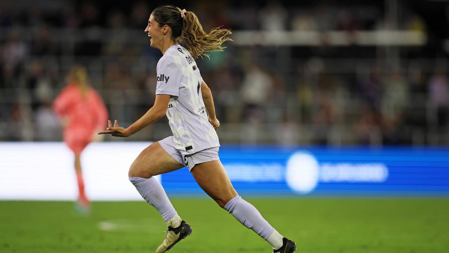 Savannah DeMelo: The Engine of Racing Louisville's Success in the NWSL - Vimarsana News