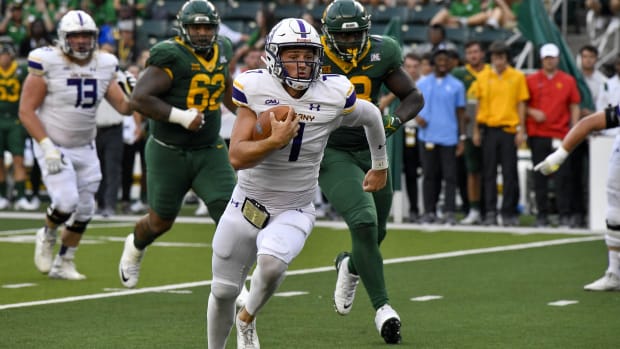 Albany Great Danes quarterback Reese Poffenbarger (7) in action during the game between the Baylor Bears 