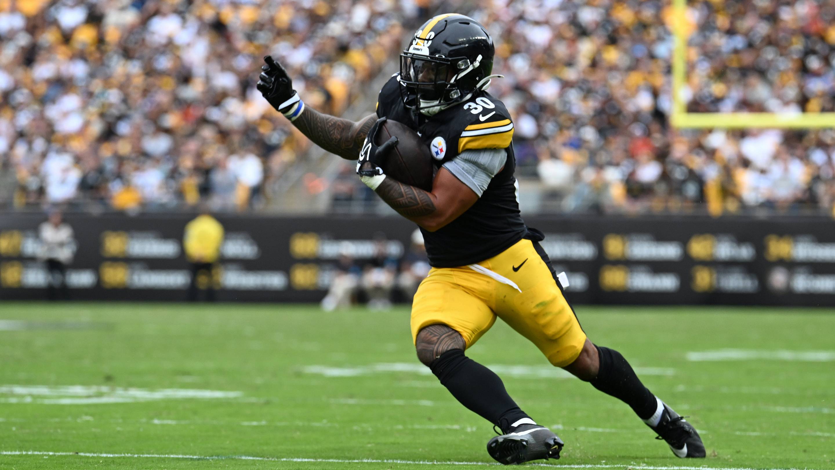 Jaylen Warren Headlines Perfect Fantasy Football DraftKings NFL DFS Showdown Lineup for Thursday Night Football
