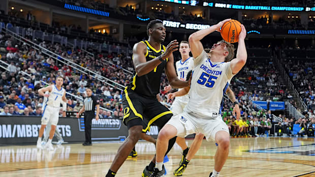 Mar 23, 2024; Pittsburgh, PA, USA; Creighton Bluejays guard Baylor Scheierman (55) drives to the basket against Oregon Ducks 