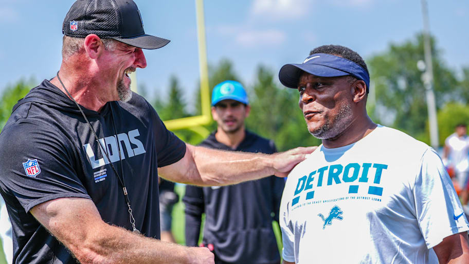 Detroit Lions head coach Dan Campbell jokes around with former Detroit Lions RB and hall of fame inductee Barry Sanders  | Kimberly P. Mitchell / USA TODAY NETWORK via Imagn Images